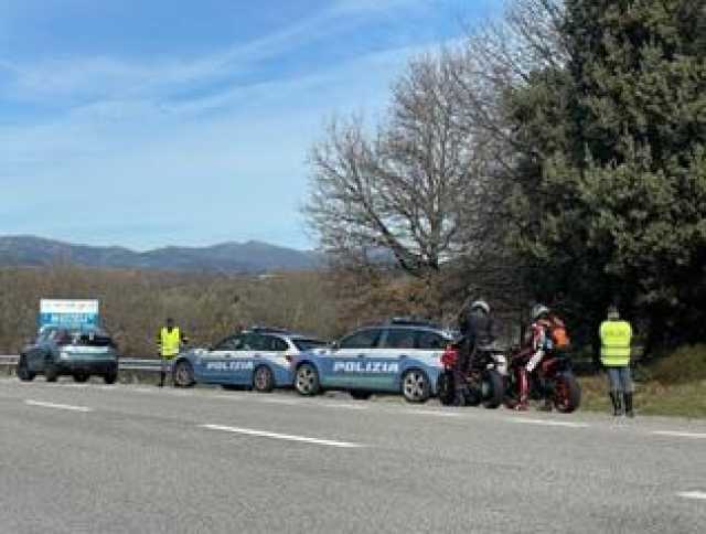Fermato per eccesso di velocità a Oristano, ma era ai domiciliari: i controlli della stradale a Ferragosto