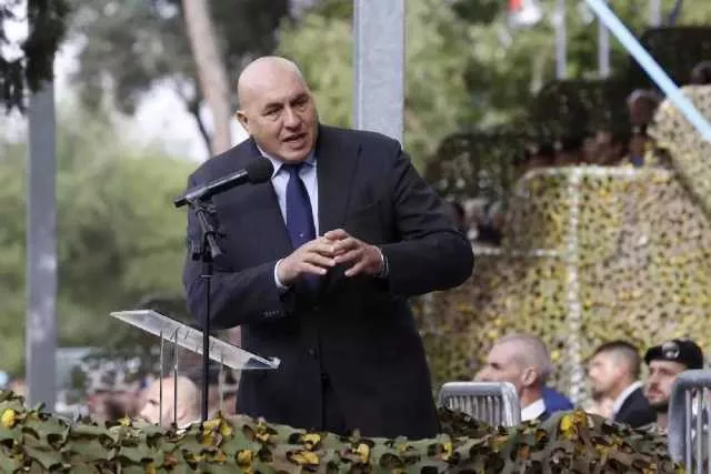 Crosetto prende posizione contro Israele: 