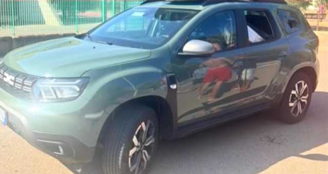 Due turisti a S’Archittu: “Due ore in Sardegna e la nostra auto scassinata
