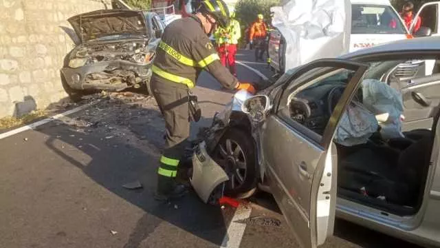 Pauroso schianto frontale sulla statale 198, vicino Gairo Vecchio: due feriti 