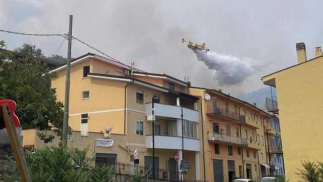 Paura a Seulo per un enorme incendio: abitazioni evacuate, trovati degli inneschi