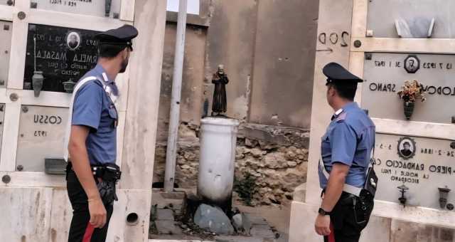 Cagliari, vandali incendiano statua di Padre Pio al cimitero di San Michele