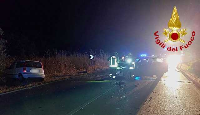 Alghero, scontro frontale fra due auto sulla Statale 127 bis: tre feriti