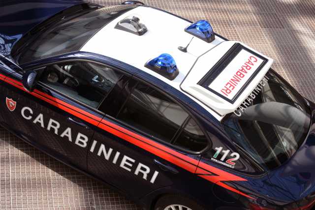 Latitante ricercato per tratta di esseri umani e sfruttamento: era in vacanza a Cagliari