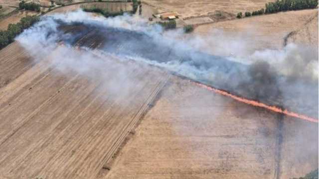 La Sardegna brucia ancora: ettari di campagne in cenere, mezzi aerei da Carbonia a Santadi