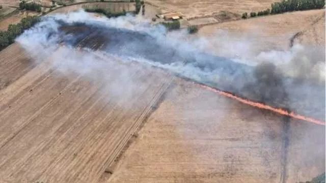 La Sardegna brucia ancora: ettari di campagne in cenere, mezzi aerei da Carbonia a Santadi