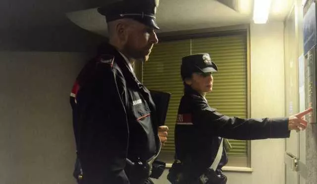 Siliqua, aggredisce i familiari e distrugge l'auto della madre: denunciato
