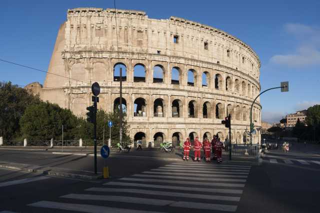 Roma, guida turistica muore al Colosseo durante una visita