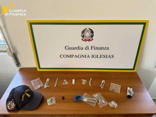 Carbonia, controlli al concerto di un noto rapper: la Gdf sequestra hashish e marijuana 