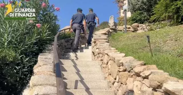 Un residence abusivo davanti alla spiaggia a Porto Cervo: maxi evasione, 12 milioni non dichiarati (Video)