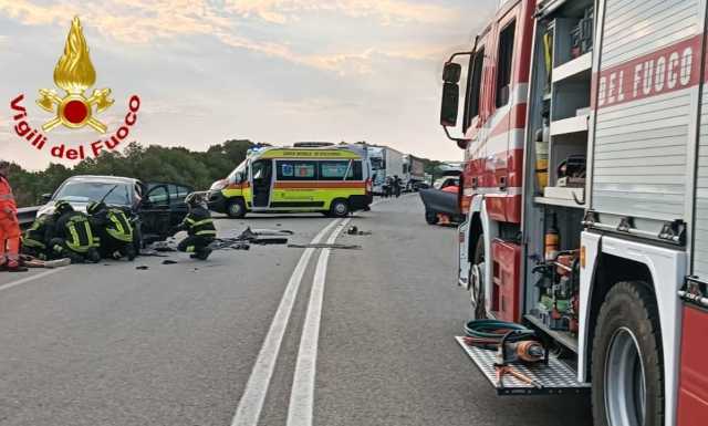 Violento scontro frontale fra due auto a Olbia: 4 feriti in ospedale
