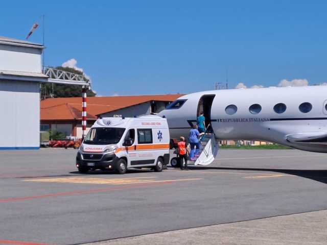 Cagliari, paura per un neonato di 12 giorni in pericolo di vita: volo urgente dell'Aeronautica
