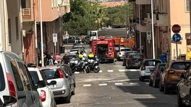 Cagliari, esplosione in una palazzina in via Dalmazia: ci sono feriti (video)