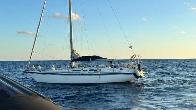 Paura in mare, motore in avaria e acqua imbarcata: interviene la guardia costiera di Cagliari