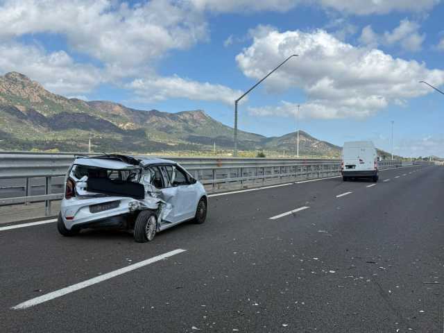 Incidente sulla nuova 195 di Sarroch tra due auto: ci sono feriti