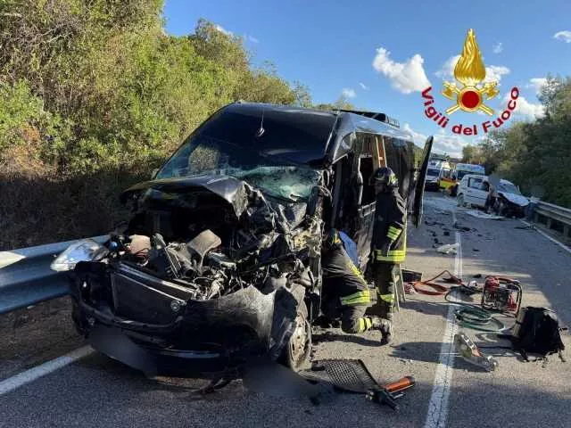 Arzachena, spaventoso incidente sulla 125: tre mezzi coinvolti, 7 feriti
