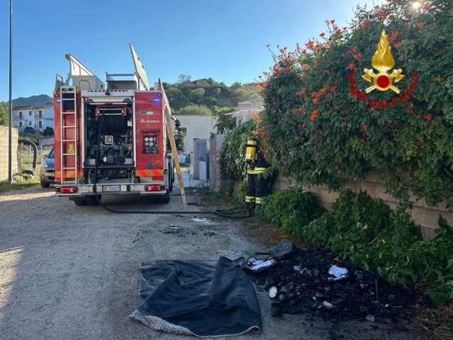 Fordongianus, scoppia un incendio in una casa: interviene un vigile del fuoco libero dal servizio 