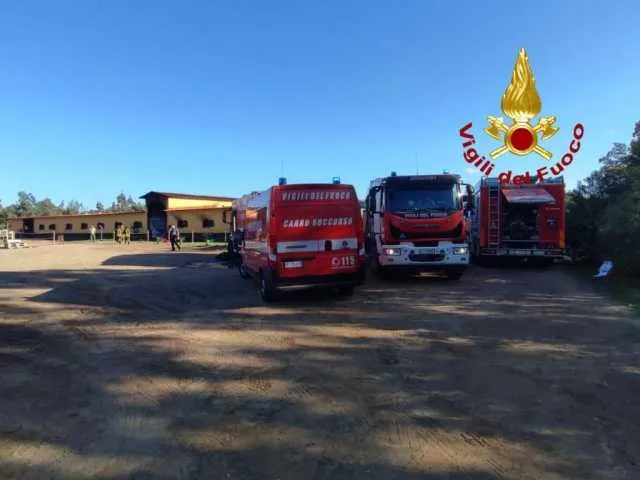 Arborea, devastante rogo in un maneggio: morti tra le fiamme 8 cavalli e un cane