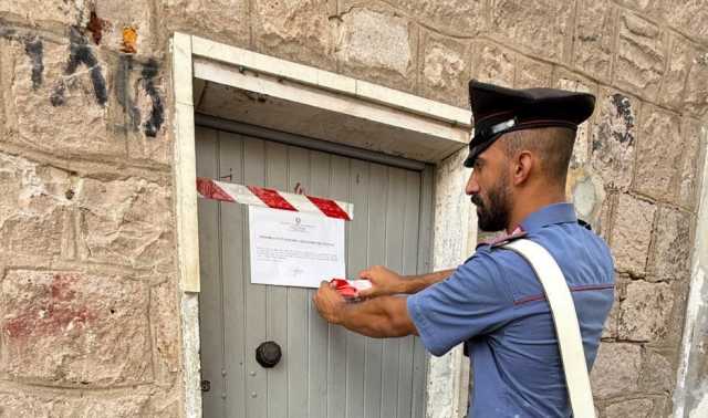 Sant'Antioco, occupano le cantine di un alloggio popolare e le trasformano in una casa abusiva