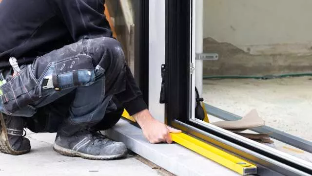 Truffa degli infissi, spuntano nuove vittime in Sardegna: 
