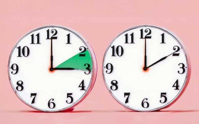 Imagoeconomica 2136730 1 Stanotte torna l’ora solare: lancette indietro di un’ora, si dorme di più ma farà buio prima