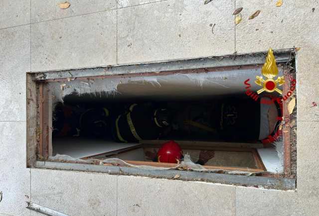 Golfo Aranci, precipita per 3 metri in un’intercapedine: salvata dai vigili del fuoco