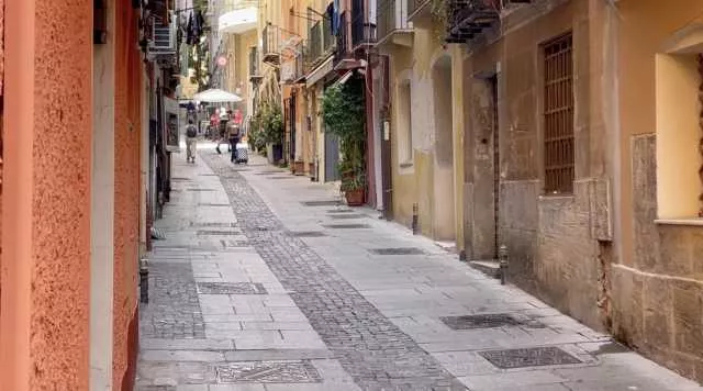 Quindicenne accoltellato alla Marina, una testimone: “Ragazzini fuori controllo”