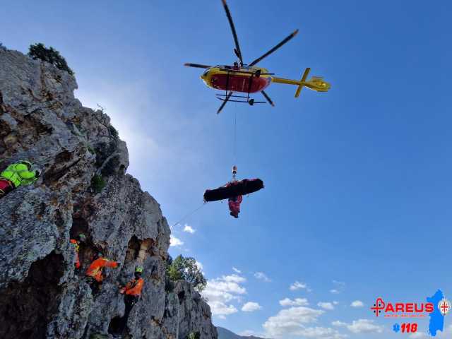 In Sardegna gli addestramenti degli equipaggi di elisoccorso: esercitazioni 