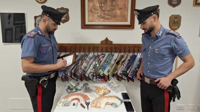 Sestu, i carabinieri riconoscono subito l'odore di marijuana in auto: un arresto per spaccio