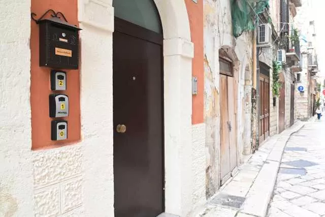 Manovra, aumentano le tasse per gli affitti brevi: 