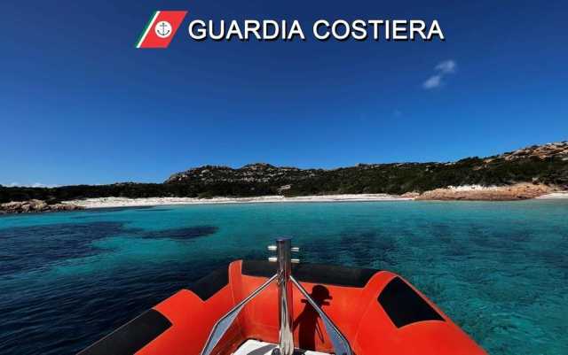 Arrivano in tender sulla spiaggia rosa di Budelli: due turisti sanzionati