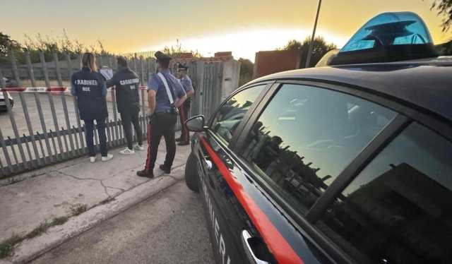 Officina trasformata in deposito di rifiuti pericolosi a San Gavino: trovati più di 70 veicoli, anche barche e camion