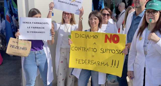Più di 250 farmacisti in sit-in a Cagliari: “Stiamo lavorando con contratto scaduto”
