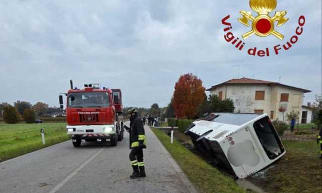 Suv contro un bus di studenti nel Trevigiano: morto il conducente, 15 feriti