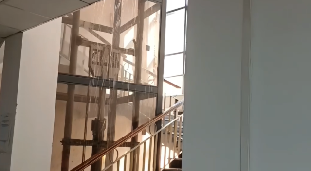 CROLLO TRIBUNALE TEMPIO Tempio, crolla il controsoffitto in Tribunale: scatta l'evacuazione (video)