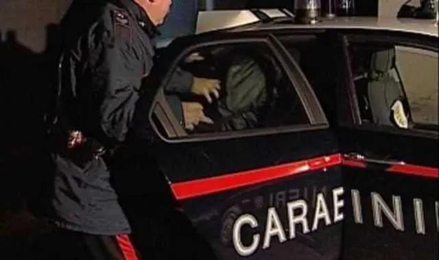 Dalla Sardegna a Roma, pugni e calci alla moglie nel B&b: arrestato un uomo 