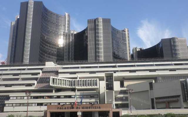 Stuprarono due bambine, la corte d'appello conferma la sentenza a 13 anni per un 20enne 