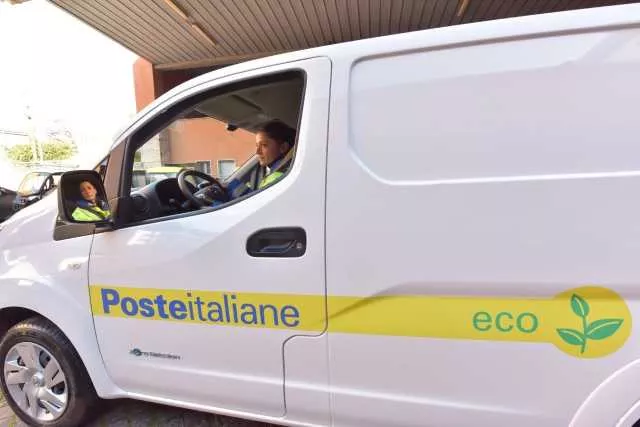 Furgone Poste Italiane