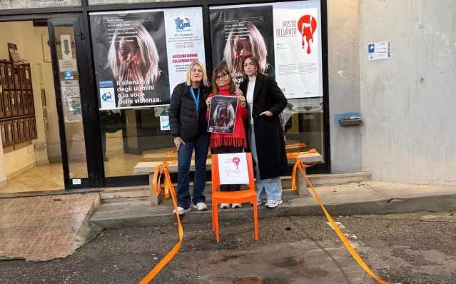Nella sede della Uil Sardegna una sedia vuota per le donne strappate alla vita dalla violenza