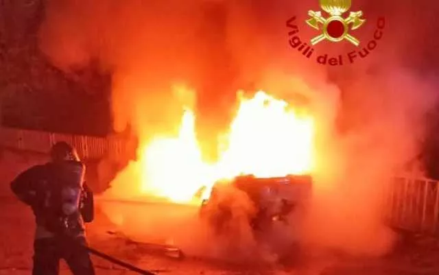 INCENDIO AUTO NUORO