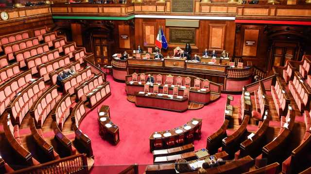 Legge libero consenso, la maggioranza vuole approfondimenti: opposizioni lasciano il Senato