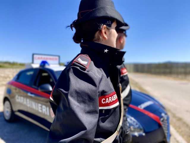 Laconi, picchia la compagna in un bar: 25enne arrestato dai carabinieri