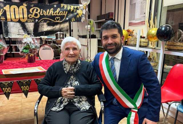 Marco Benucci E La Signora Raffaela Cabboi Cagliari festeggia i 100 anni della signora Raffaela Cabboi: gli auguri del Comune