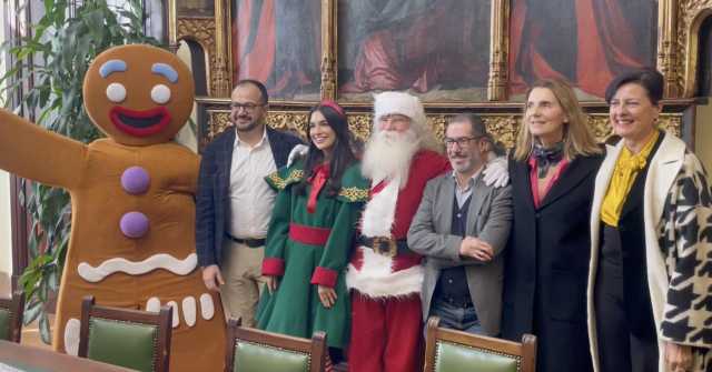 Cagliari, tra i mercatini di piazza Yenne arriva la casa di Babbo Natale: 