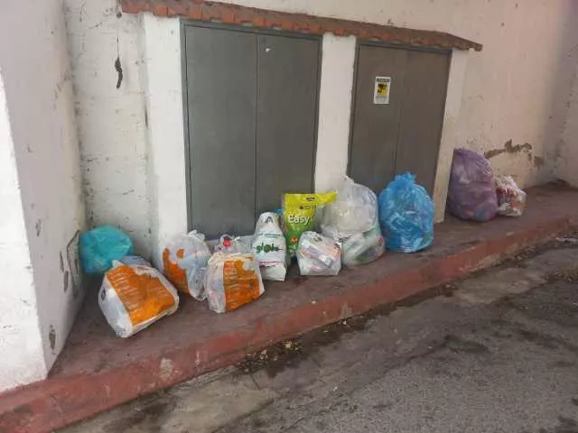 Plastica Selargius Emergenza plastica a Selargius, ritiro sospeso: