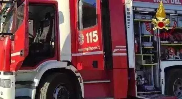 Precipita un elicottero, muore il pilota: aveva 56 anni