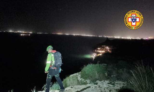 Cagliari, paura a Calamosca per una 50enne scomparsa: ricerche al buio