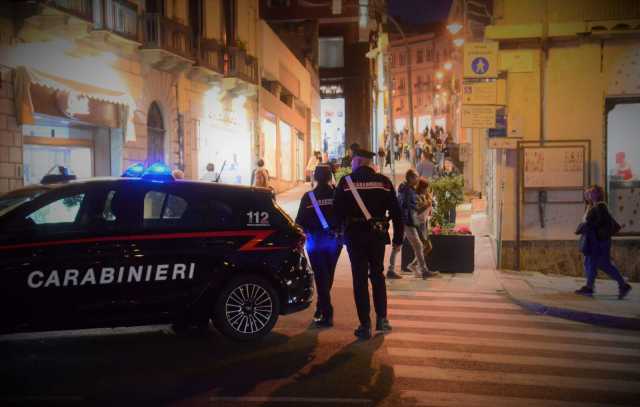 Cagliari, ruba contanti e i documenti del titolare di un ristorante in via Napoli: arrestato