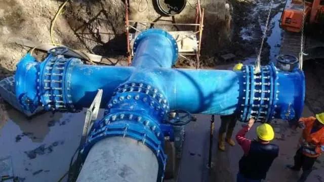 Quartu, si rompe un'altra condotta: l'acqua si riversa in strada in via Manara 