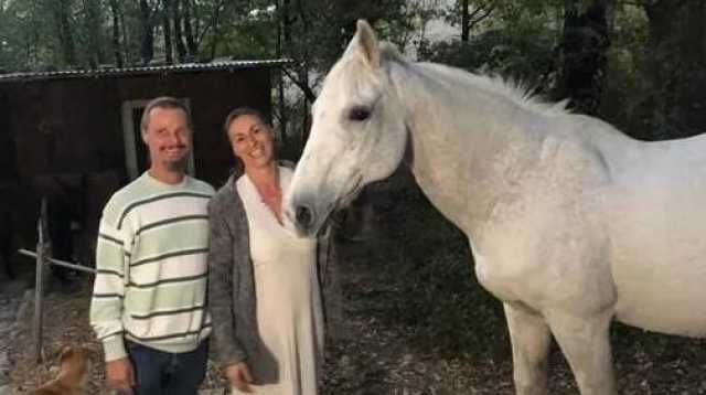 Famiglia nel bosco, il tribunale dei minori allontana i tre figli: trasferiti in una struttura protetta
